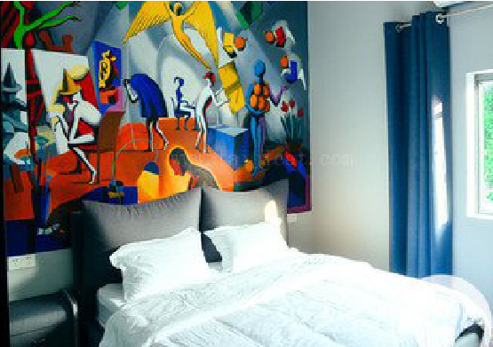 晴隆对于酒店的墙体彩绘而言更注重哪些方面？